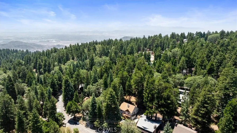 2170 Spring Oak Running Springs, CA 92382