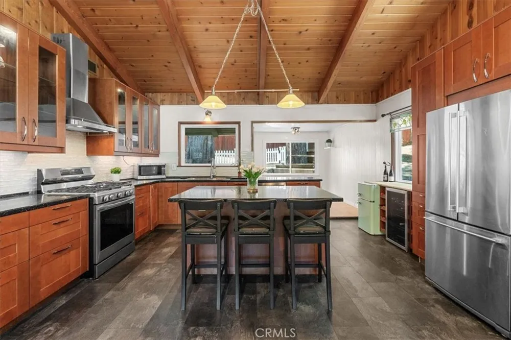 2170 Spring Oak Running Springs, CA 92382