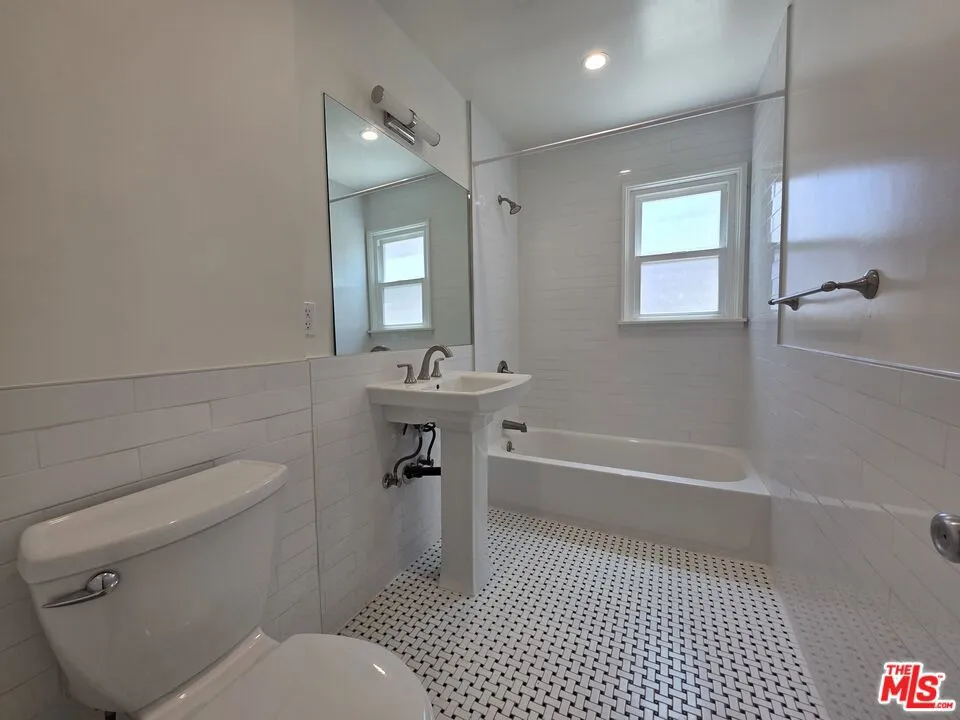 102 Gaviota Avenue #106 Long Beach, CA 90802