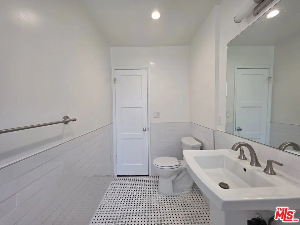 102 Gaviota Avenue #106 Long Beach, CA 90802