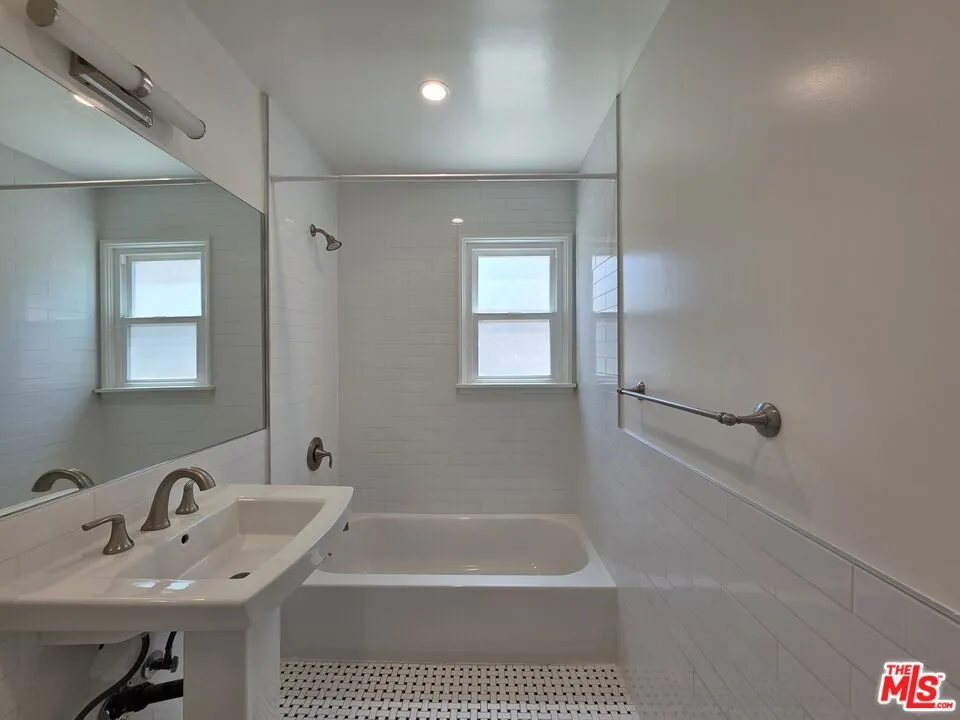 102 Gaviota Avenue #106 Long Beach, CA 90802