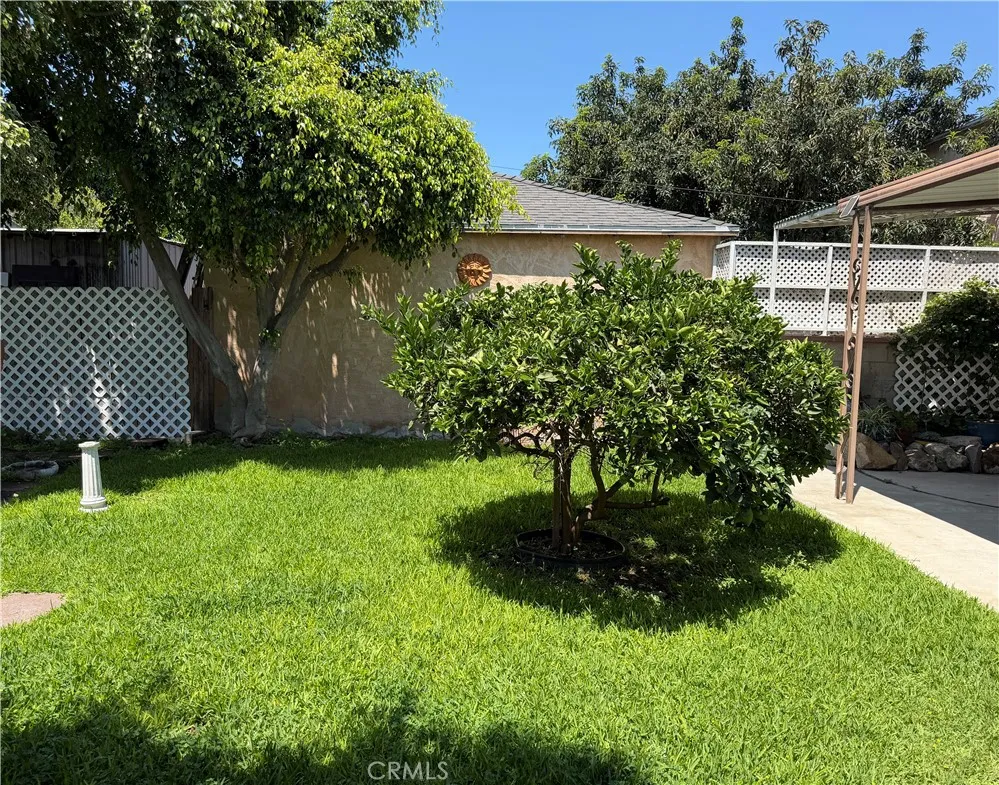 2938 Los Flores Lynwood, CA 90262