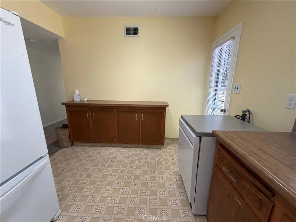 2938 Los Flores Lynwood, CA 90262