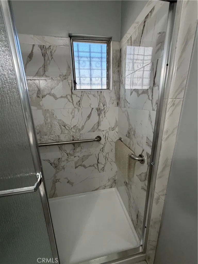 2938 Los Flores Lynwood, CA 90262