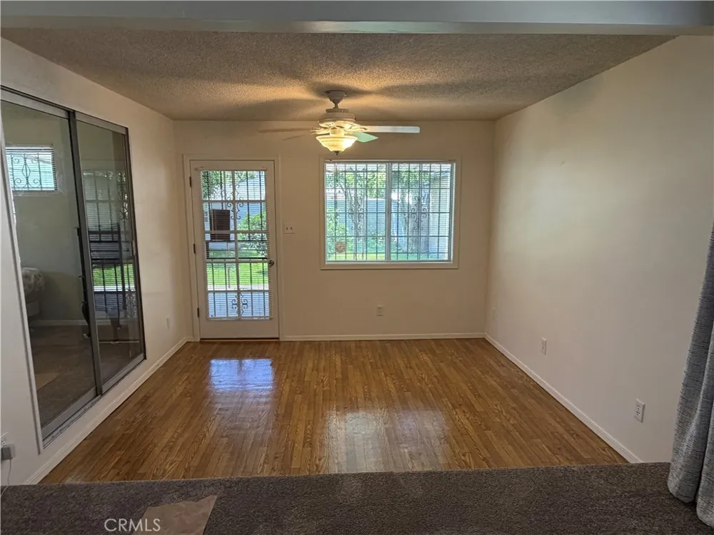 2938 Los Flores Lynwood, CA 90262