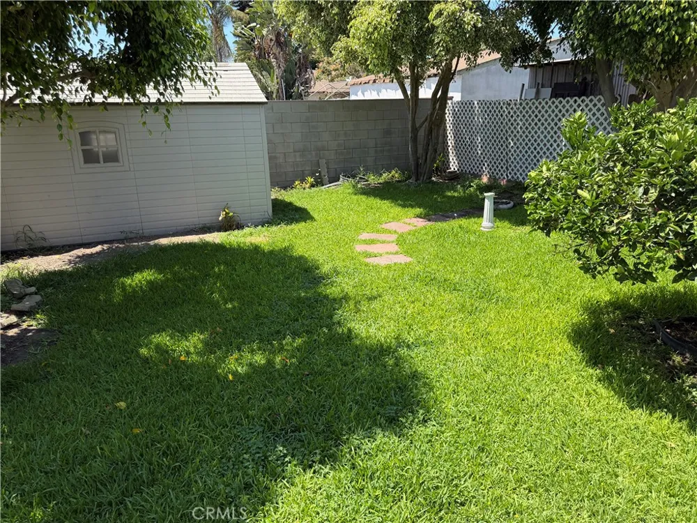 2938 Los Flores Lynwood, CA 90262