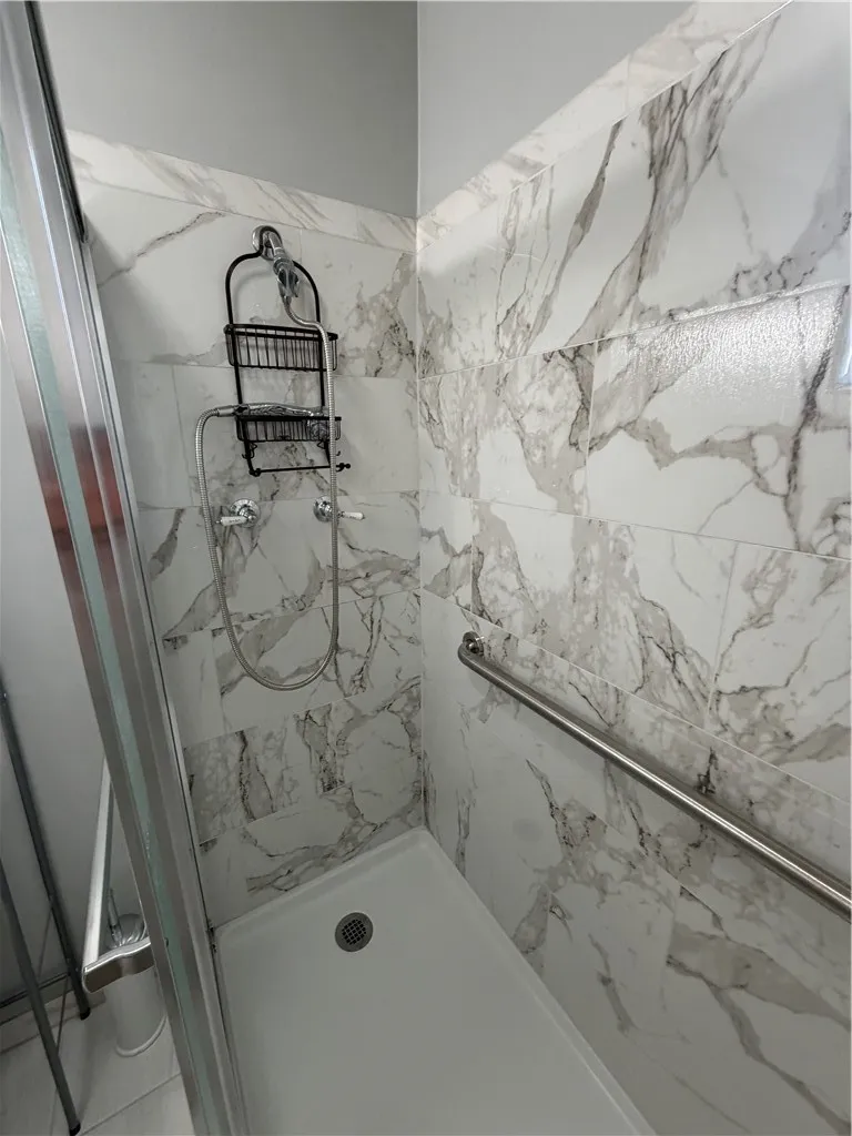 2938 Los Flores Lynwood, CA 90262