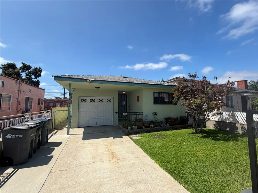 2938 Los Flores Lynwood, CA 90262