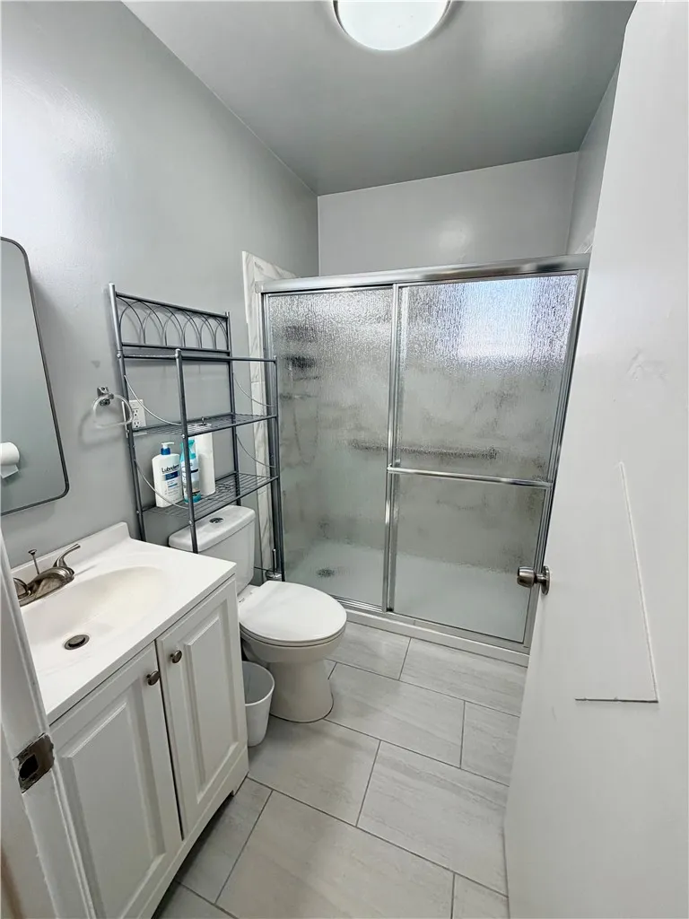 2938 Los Flores Lynwood, CA 90262