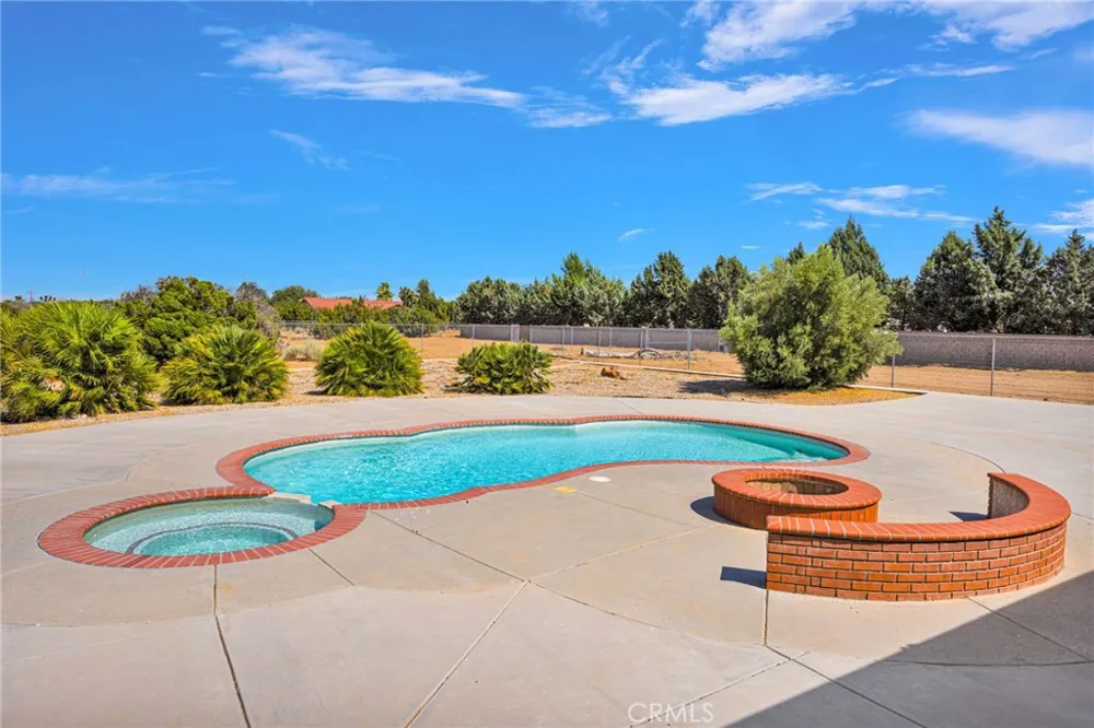 7091 Coriander Oak Hills, CA 92344