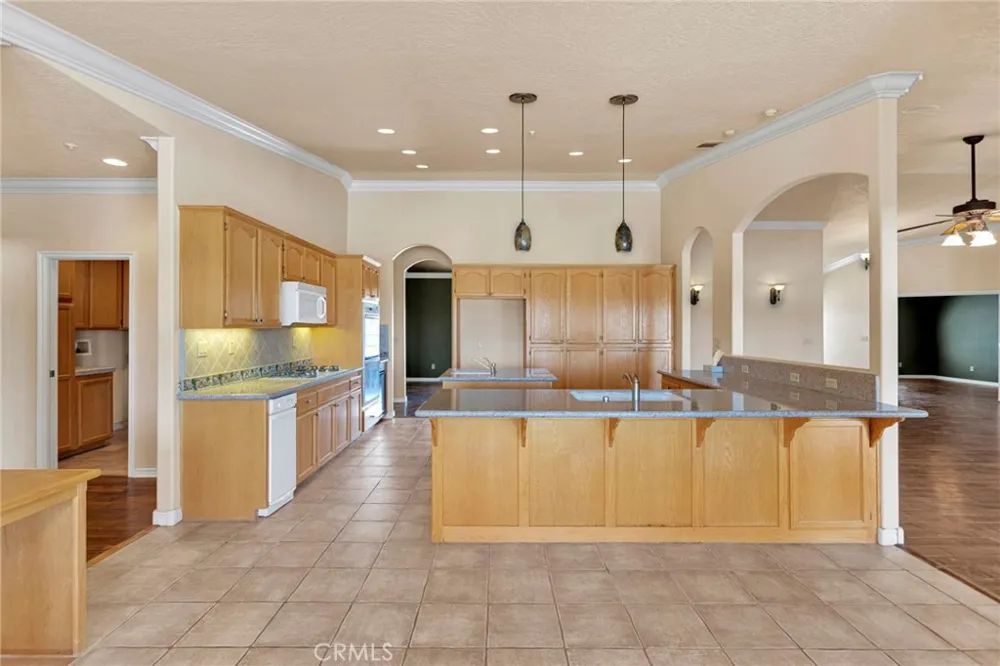 7091 Coriander Oak Hills, CA 92344