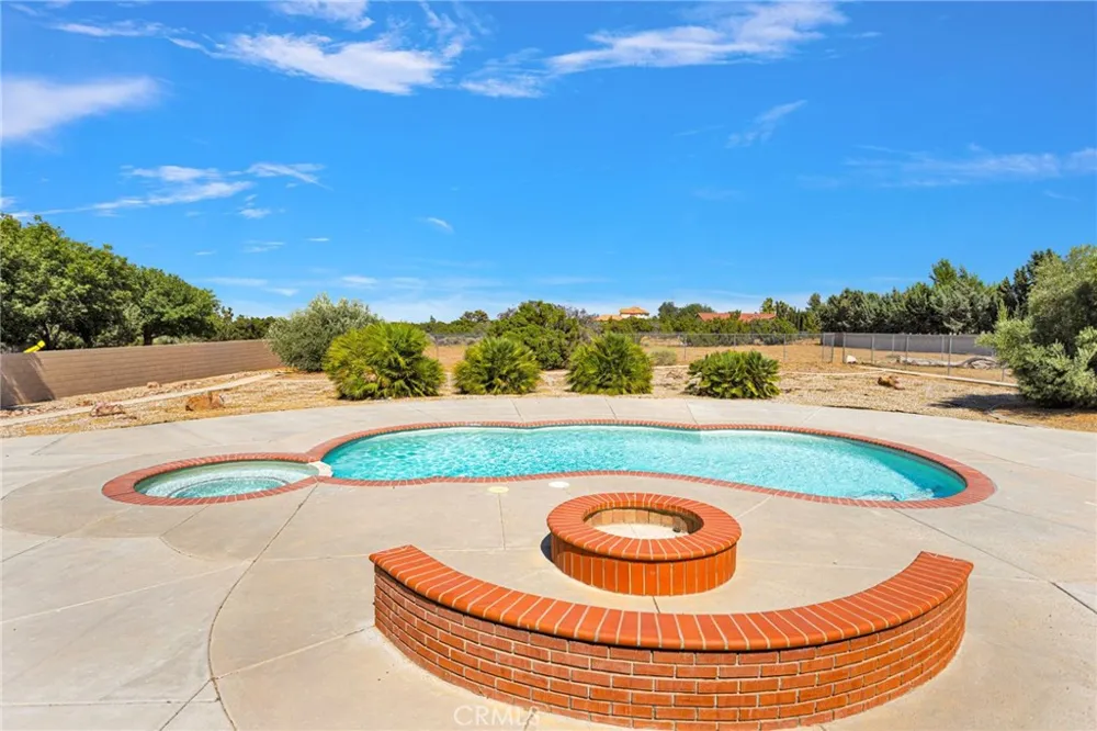 7091 Coriander Oak Hills, CA 92344