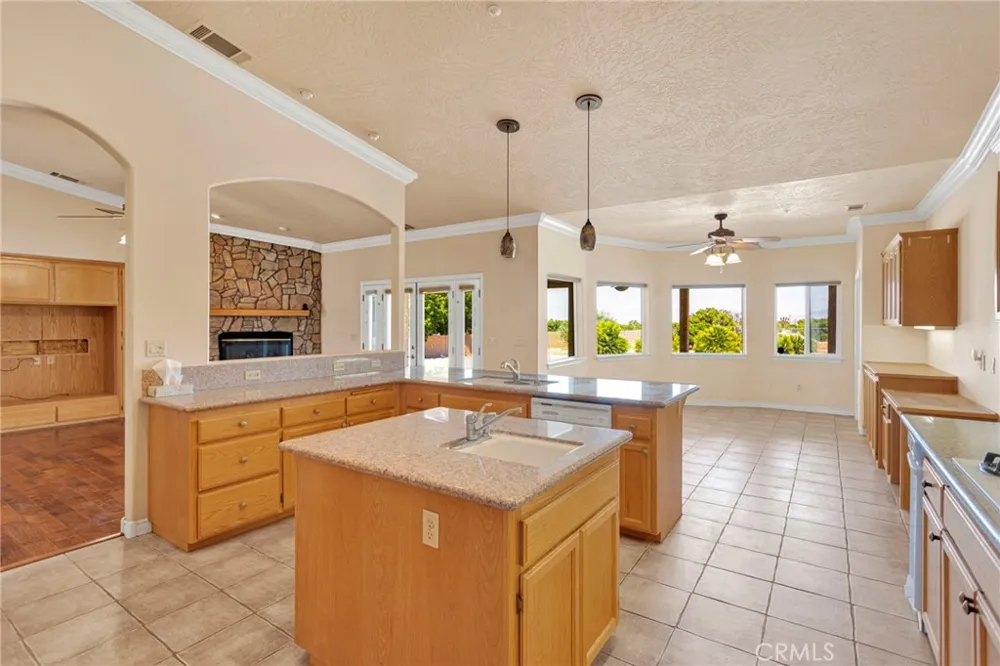 7091 Coriander Oak Hills, CA 92344