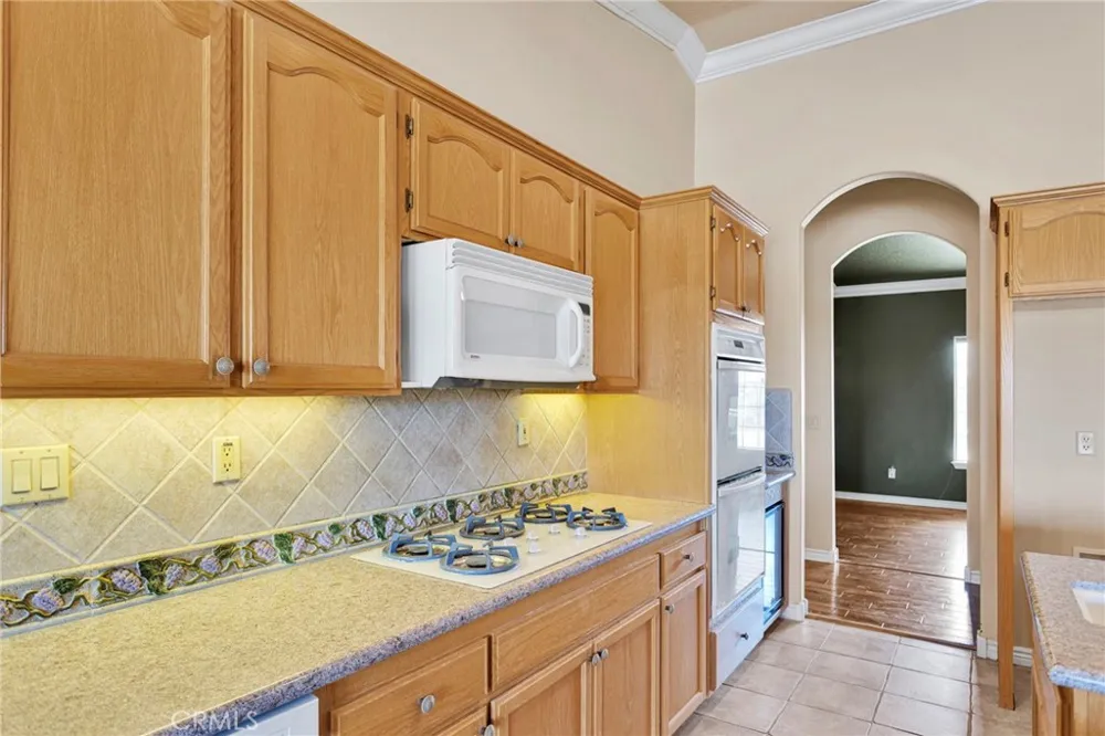 7091 Coriander Oak Hills, CA 92344