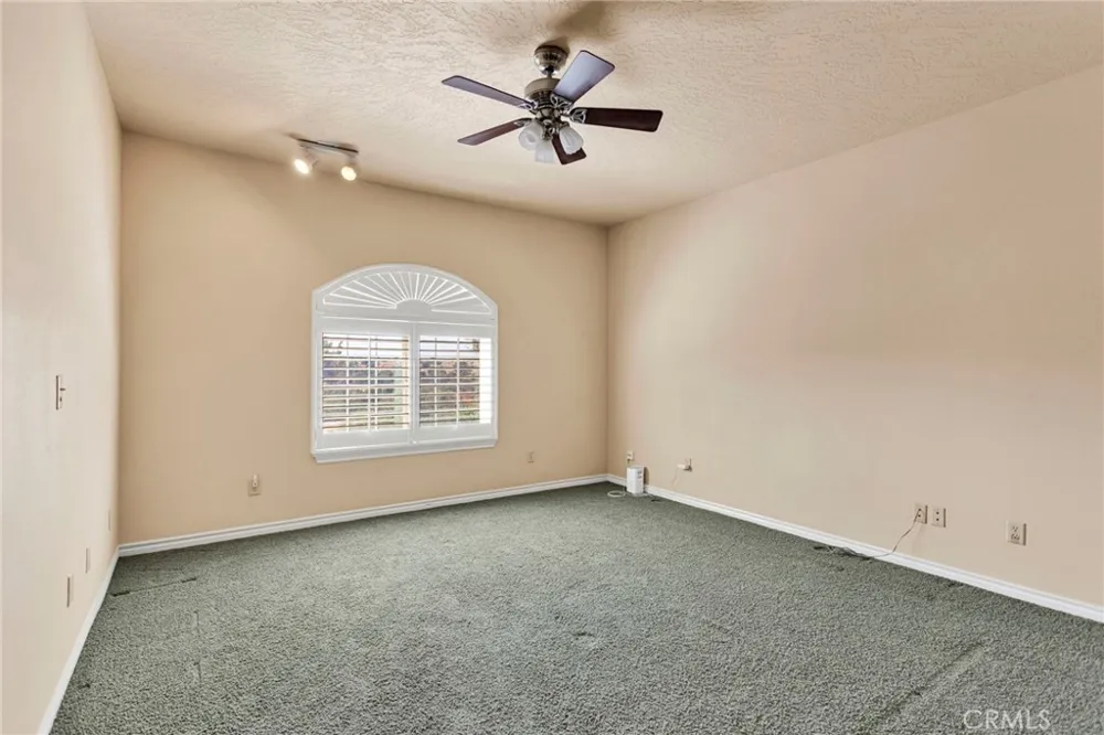 7091 Coriander Oak Hills, CA 92344