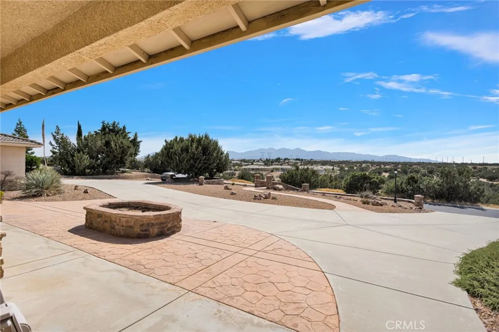 7091 Coriander Oak Hills, CA 92344