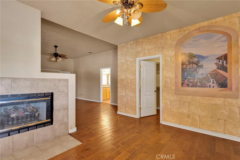 7091 Coriander Oak Hills, CA 92344