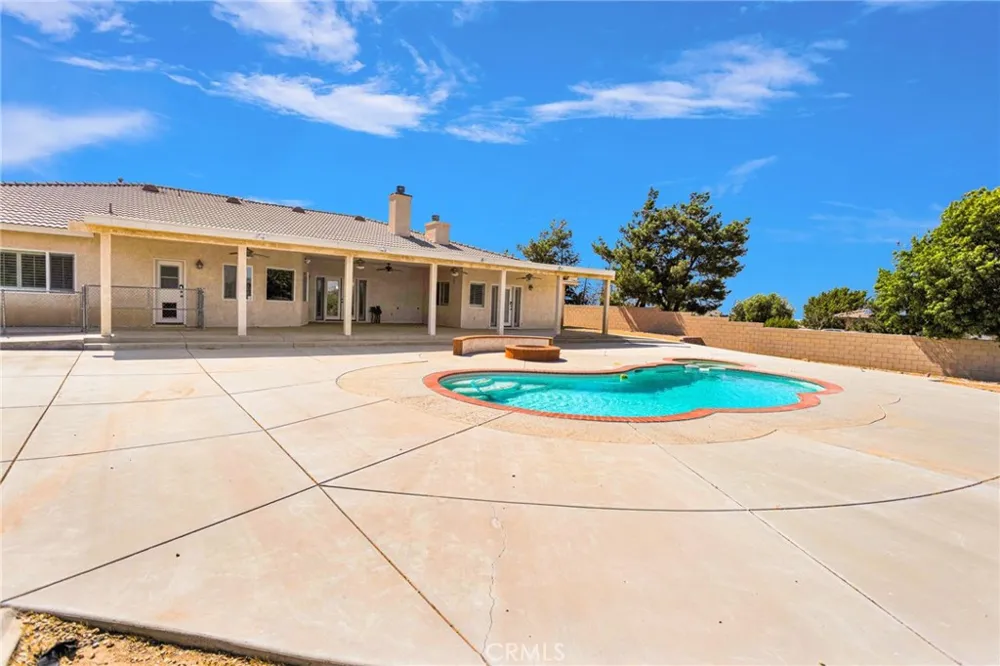 7091 Coriander Oak Hills, CA 92344