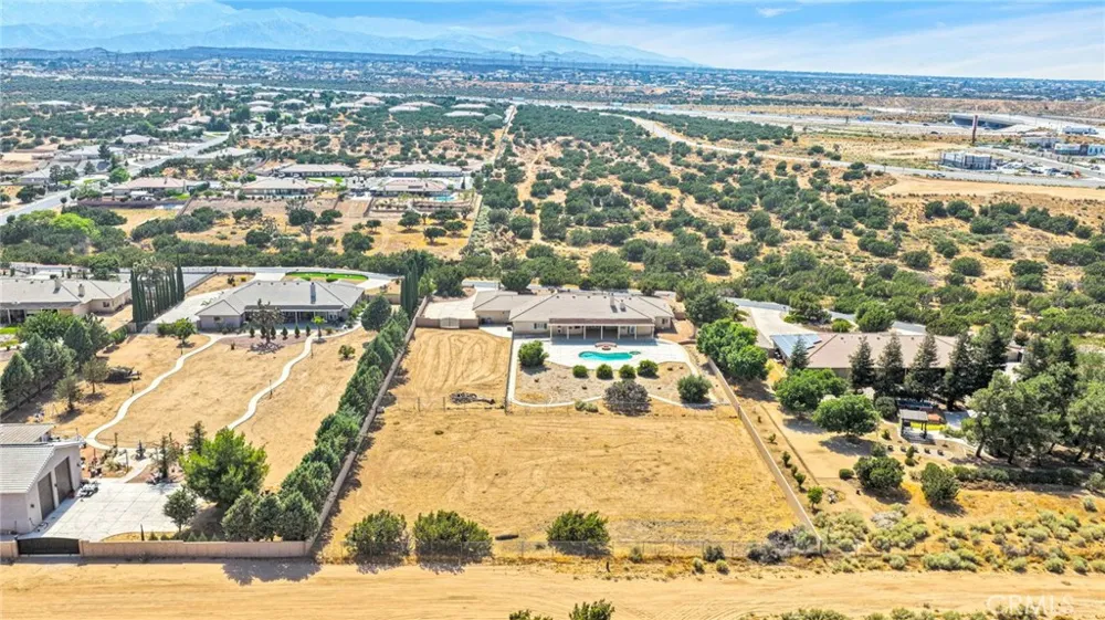 7091 Coriander Oak Hills, CA 92344