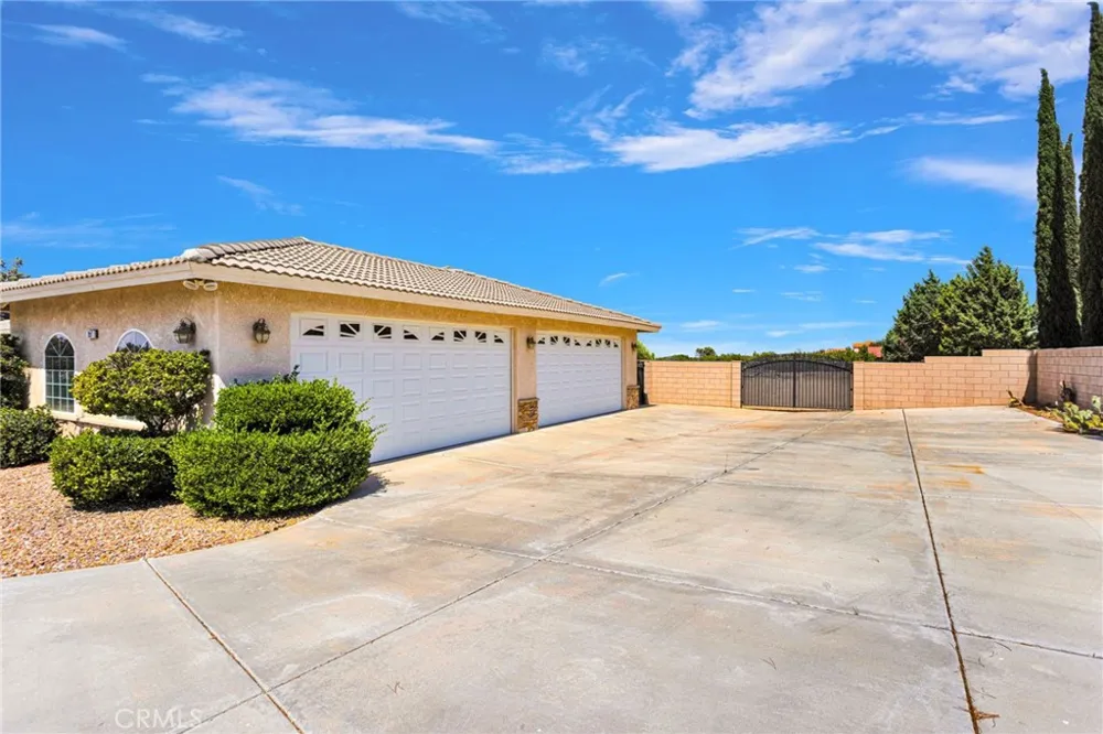 7091 Coriander Oak Hills, CA 92344