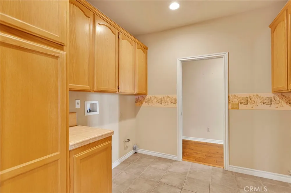 7091 Coriander Oak Hills, CA 92344