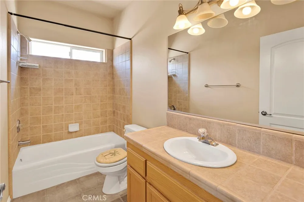 7091 Coriander Oak Hills, CA 92344