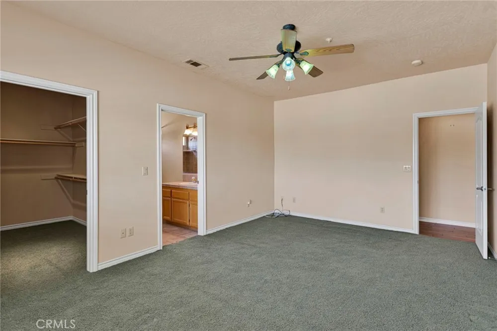 7091 Coriander Oak Hills, CA 92344