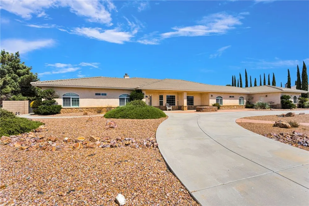 7091 Coriander Oak Hills, CA 92344