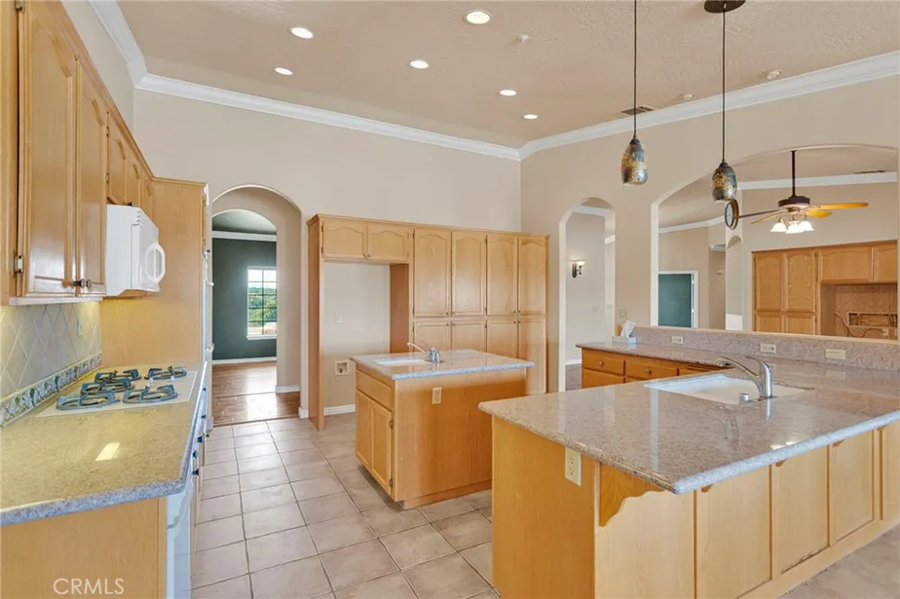 7091 Coriander Oak Hills, CA 92344
