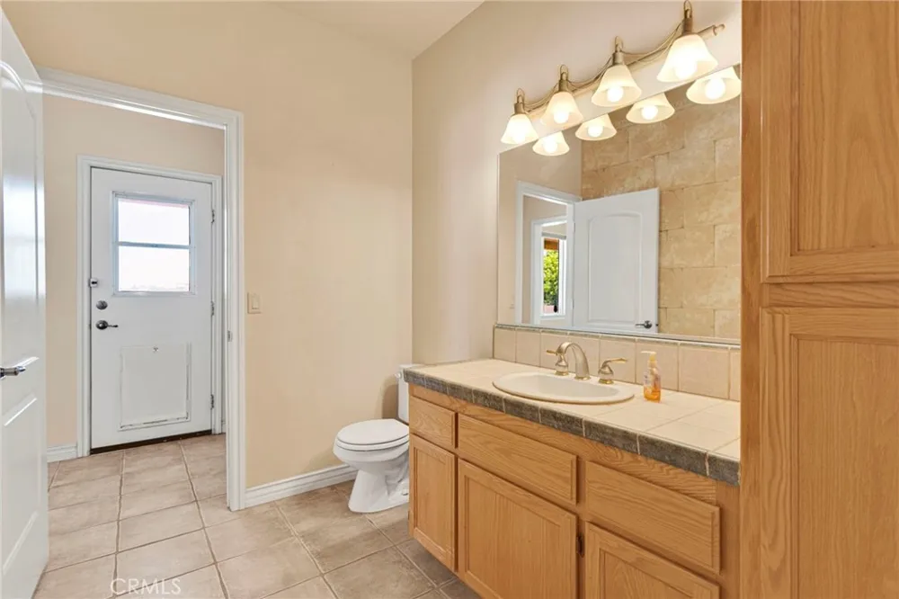 7091 Coriander Oak Hills, CA 92344