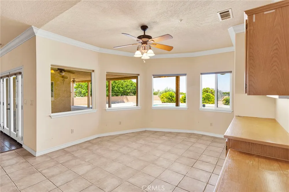 7091 Coriander Oak Hills, CA 92344