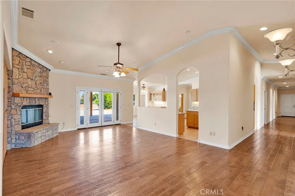 7091 Coriander Oak Hills, CA 92344