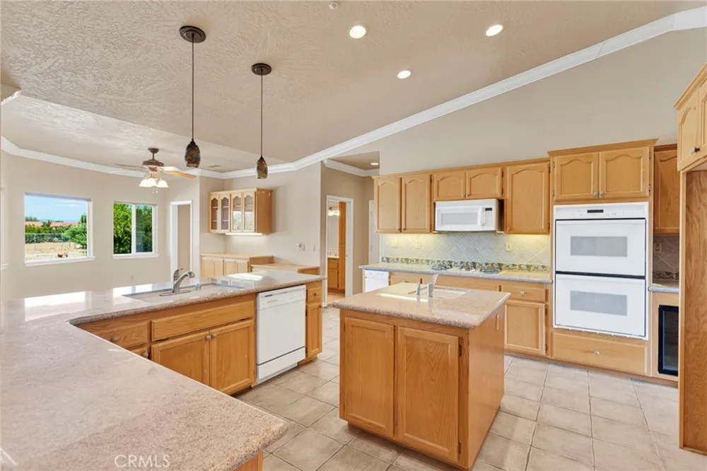 7091 Coriander Oak Hills, CA 92344