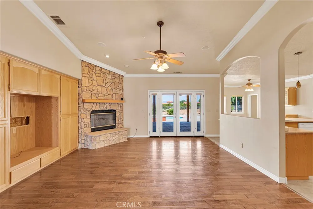 7091 Coriander Oak Hills, CA 92344