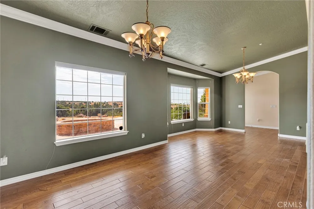 7091 Coriander Oak Hills, CA 92344
