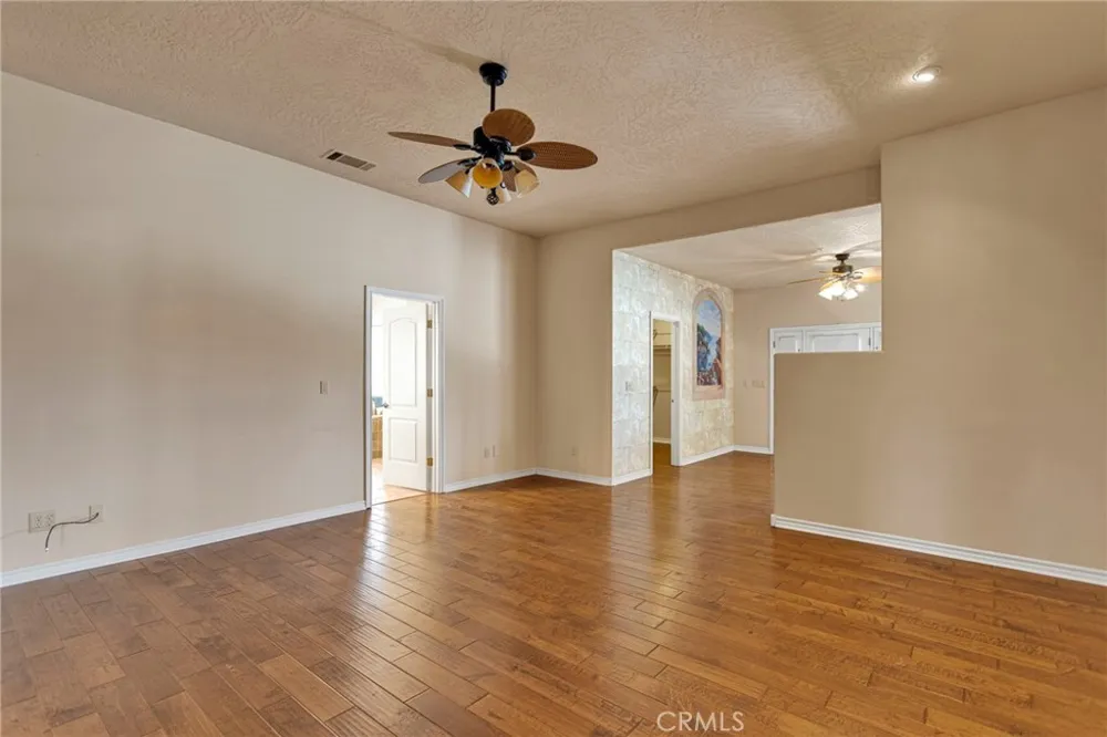 7091 Coriander Oak Hills, CA 92344