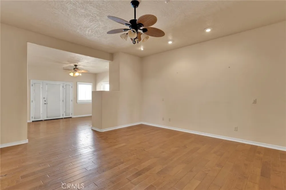 7091 Coriander Oak Hills, CA 92344