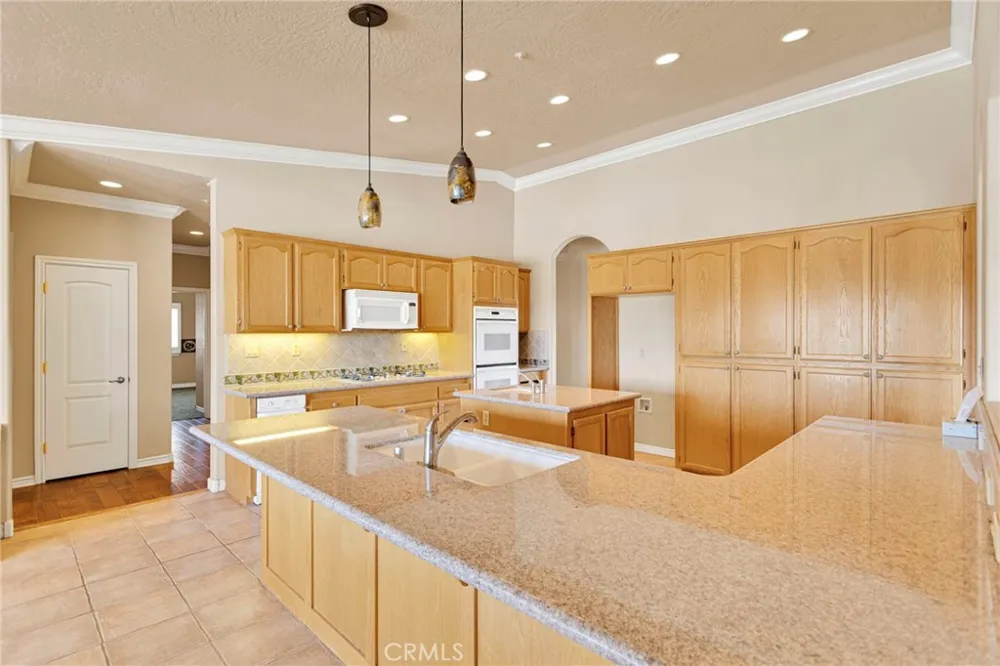7091 Coriander Oak Hills, CA 92344