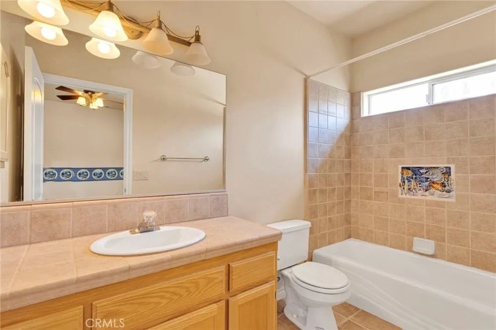 7091 Coriander Oak Hills, CA 92344