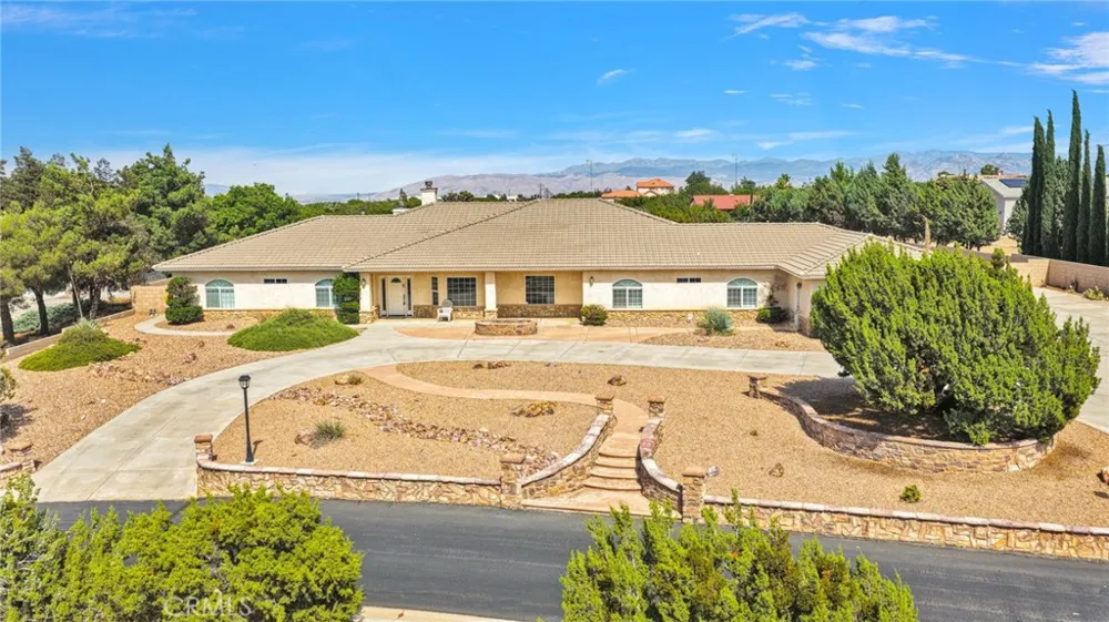 7091 Coriander Oak Hills, CA 92344