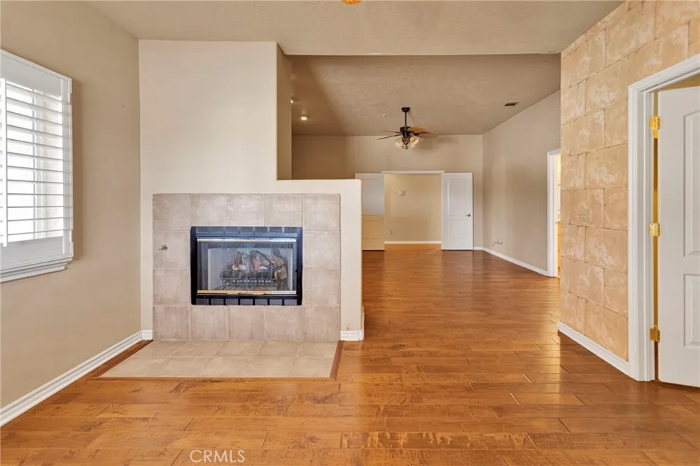 7091 Coriander Oak Hills, CA 92344