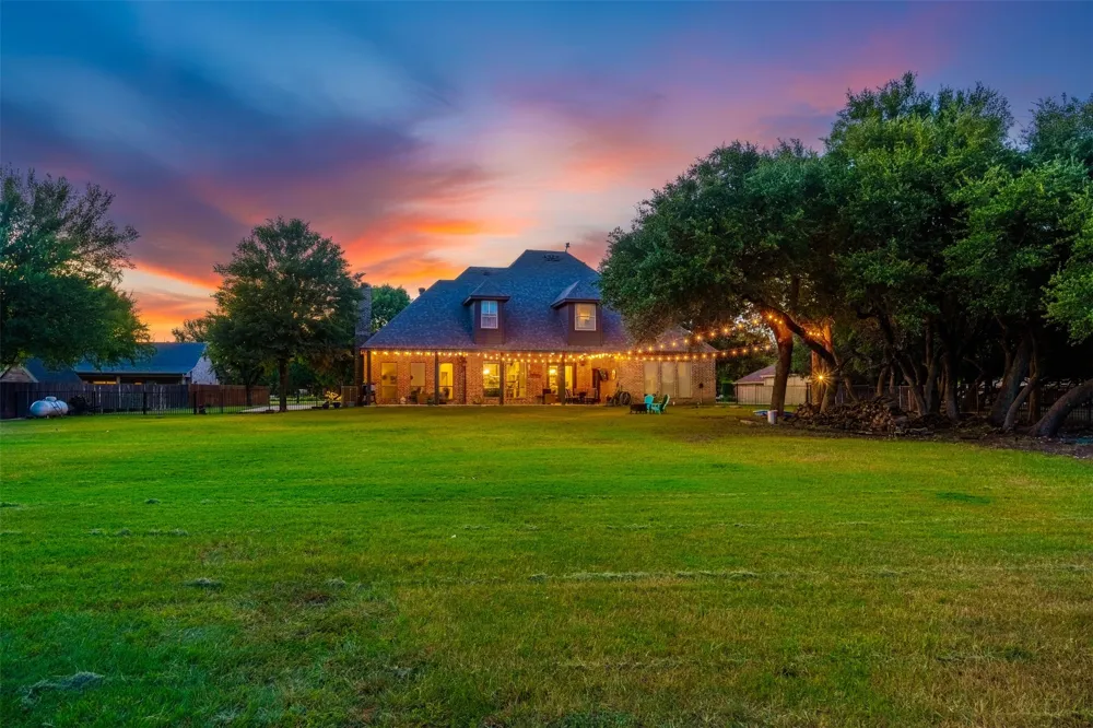 135 Crooked Stick Lane Aledo, TX 76008