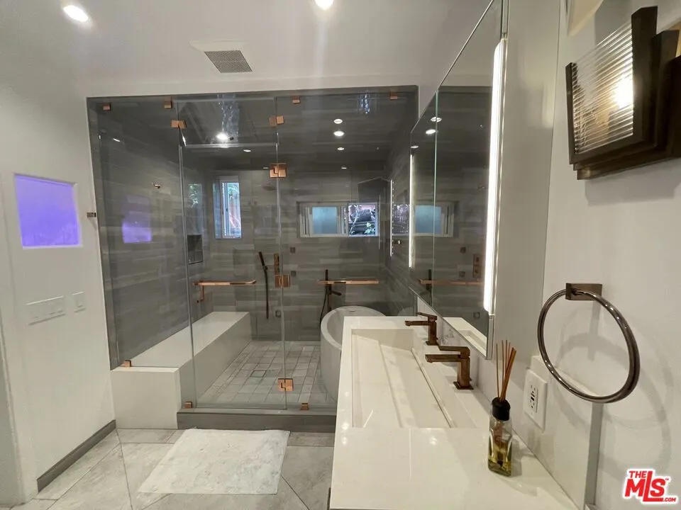 425 Sunridge Street Playa del Rey, CA 90293