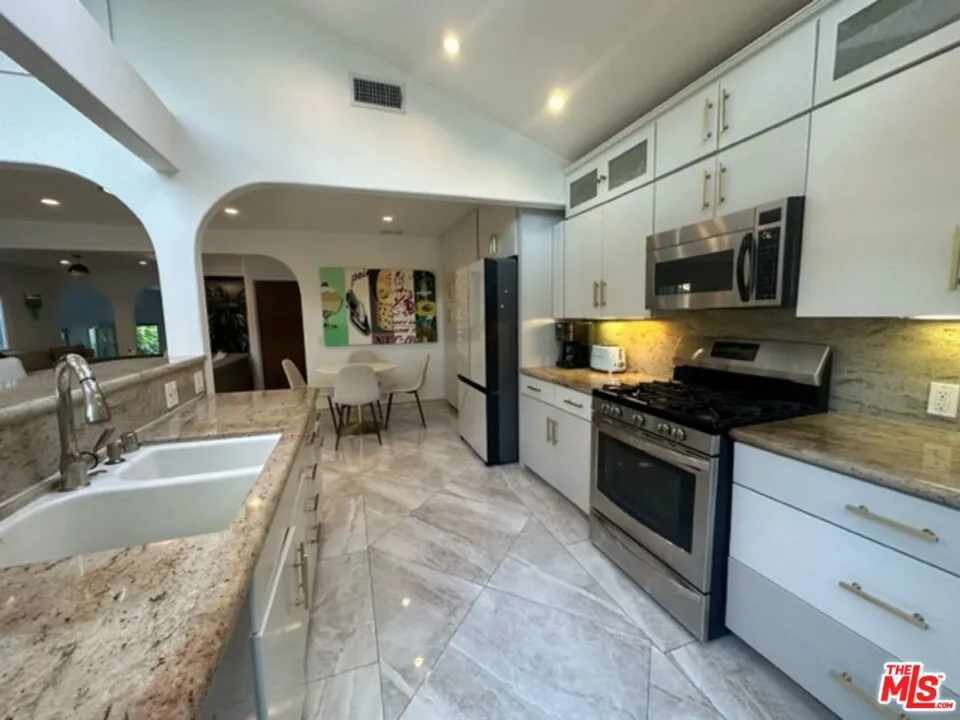 425 Sunridge Street Playa del Rey, CA 90293