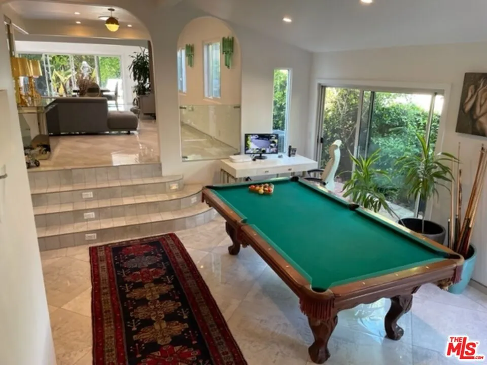425 Sunridge Street Playa del Rey, CA 90293