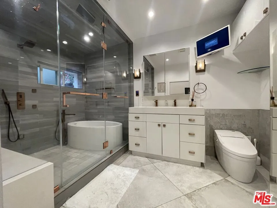 425 Sunridge Street Playa del Rey, CA 90293