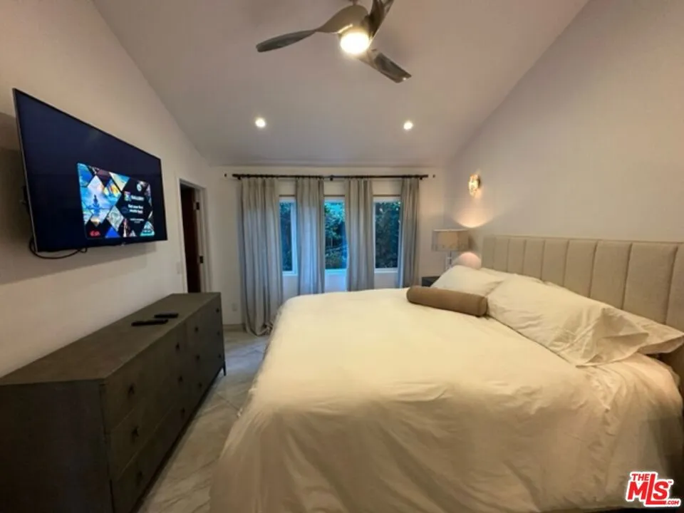425 Sunridge Street Playa del Rey, CA 90293