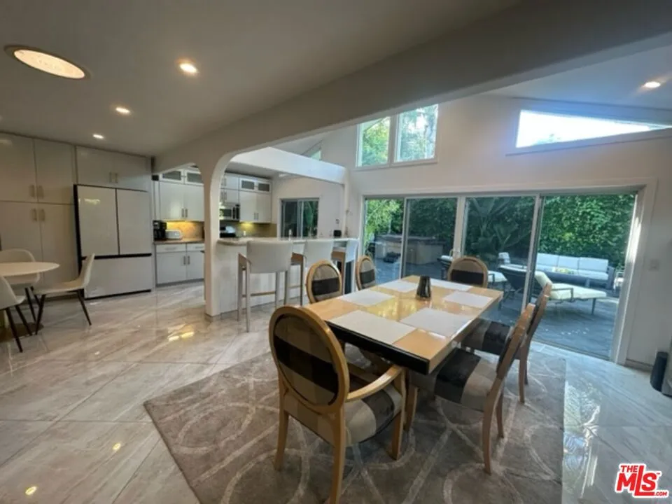 425 Sunridge Street Playa del Rey, CA 90293