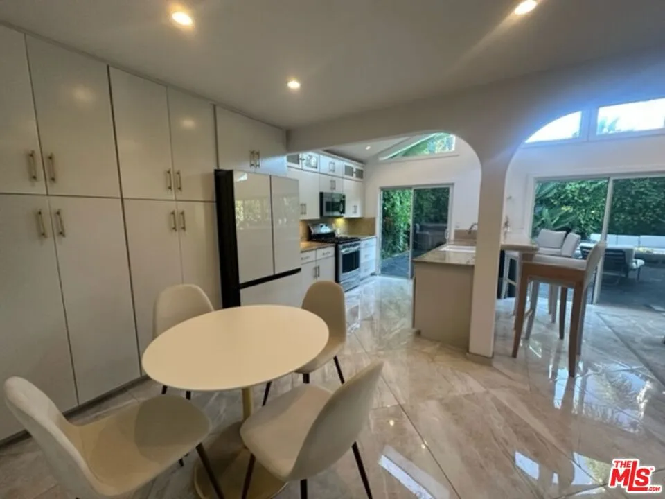 425 Sunridge Street Playa del Rey, CA 90293