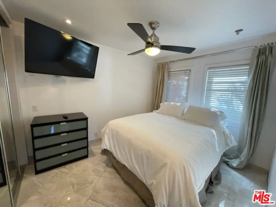 425 Sunridge Street Playa del Rey, CA 90293